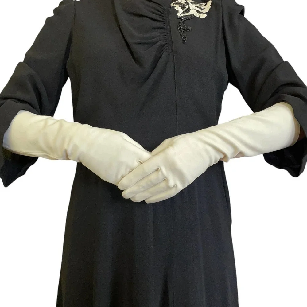 NWOT Vintage White Cotton Forearm 3/4-length Formal Evening Gloves Made in Italy